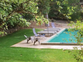 Beautiful holiday villa with privat pool surrounded by vineyard in Entrecasteaux